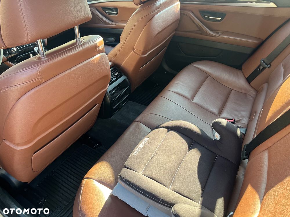 BMW Seria 5 530d xDrive - 31