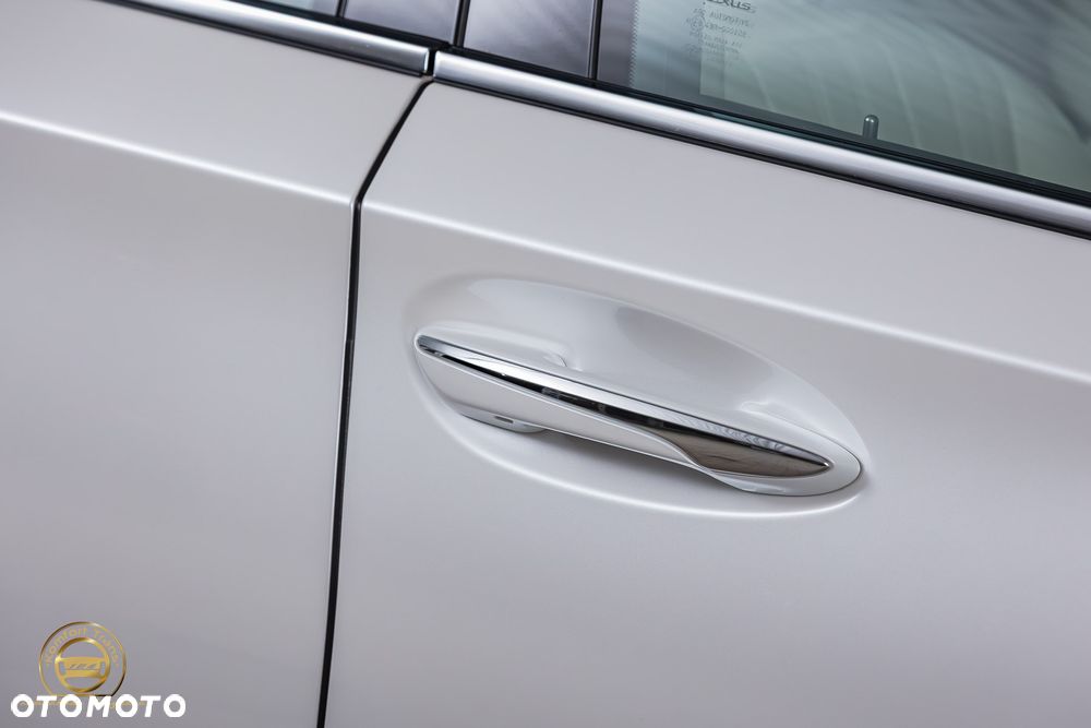 Lexus LS - 16
