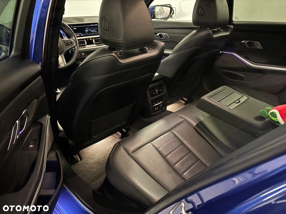 BMW Seria 3 320d M Sport Shadow - 16