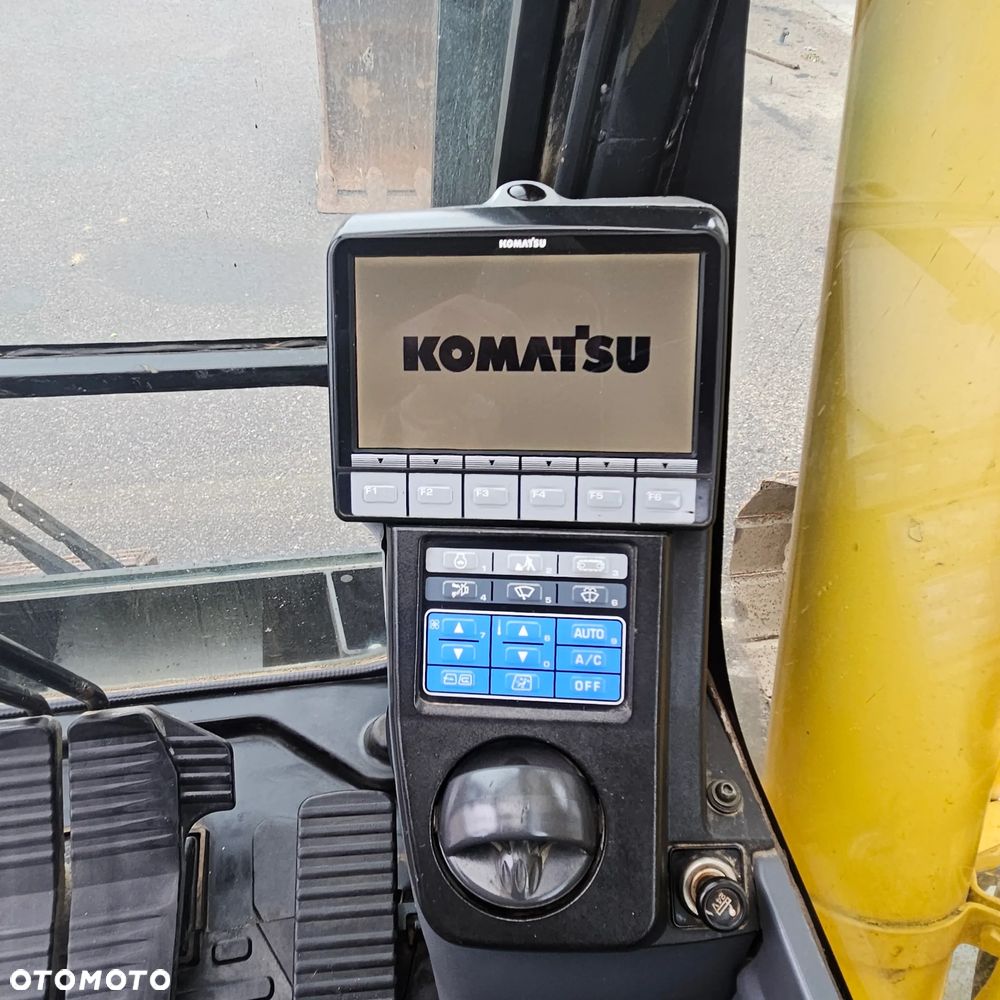 Komatsu PC210 - 19