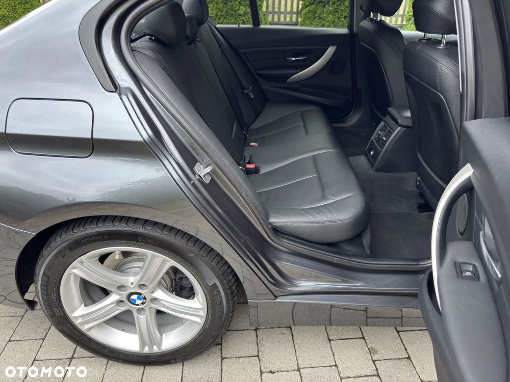 BMW Seria 3 320d - 22