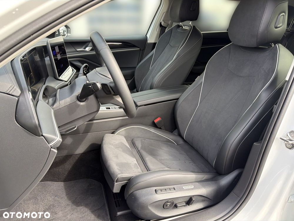 Volkswagen Passat - 12