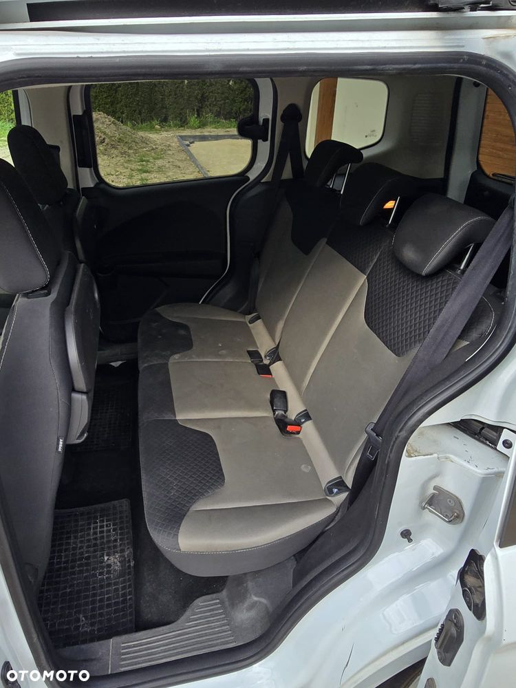 Ford Tourneo Courier 1.5 TDCi Titanium - 11