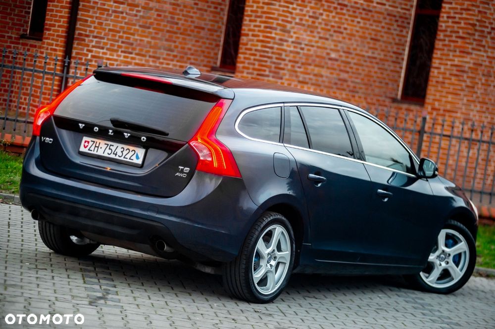 Volvo V60 T6 AWD Geartronic Momentum - 12