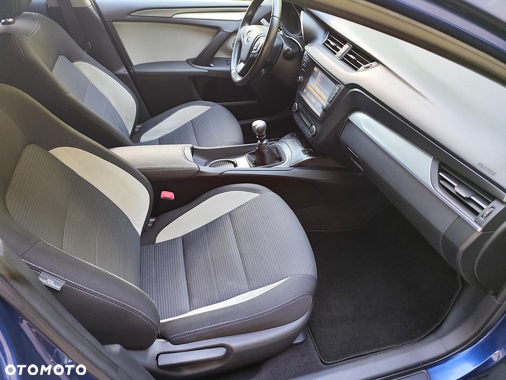 Toyota Avensis - 25