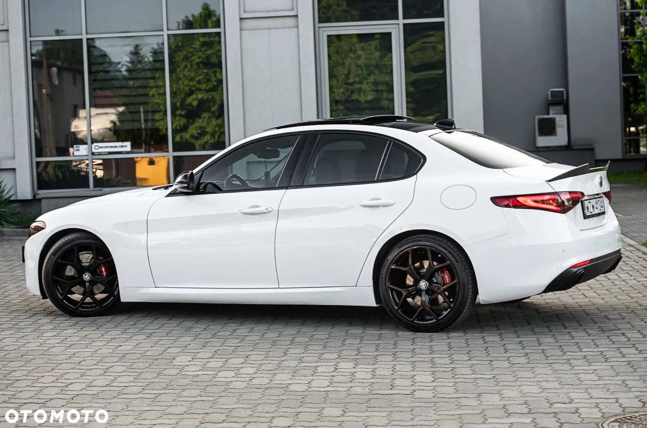 Alfa Romeo Giulia - 10