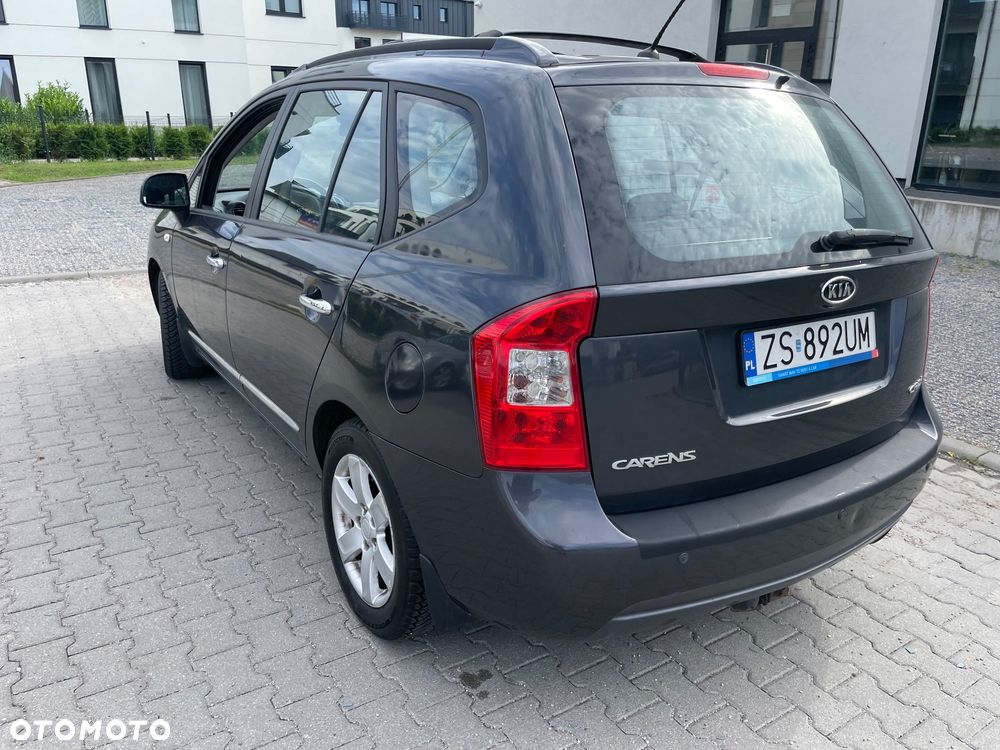 Kia Carens - 8