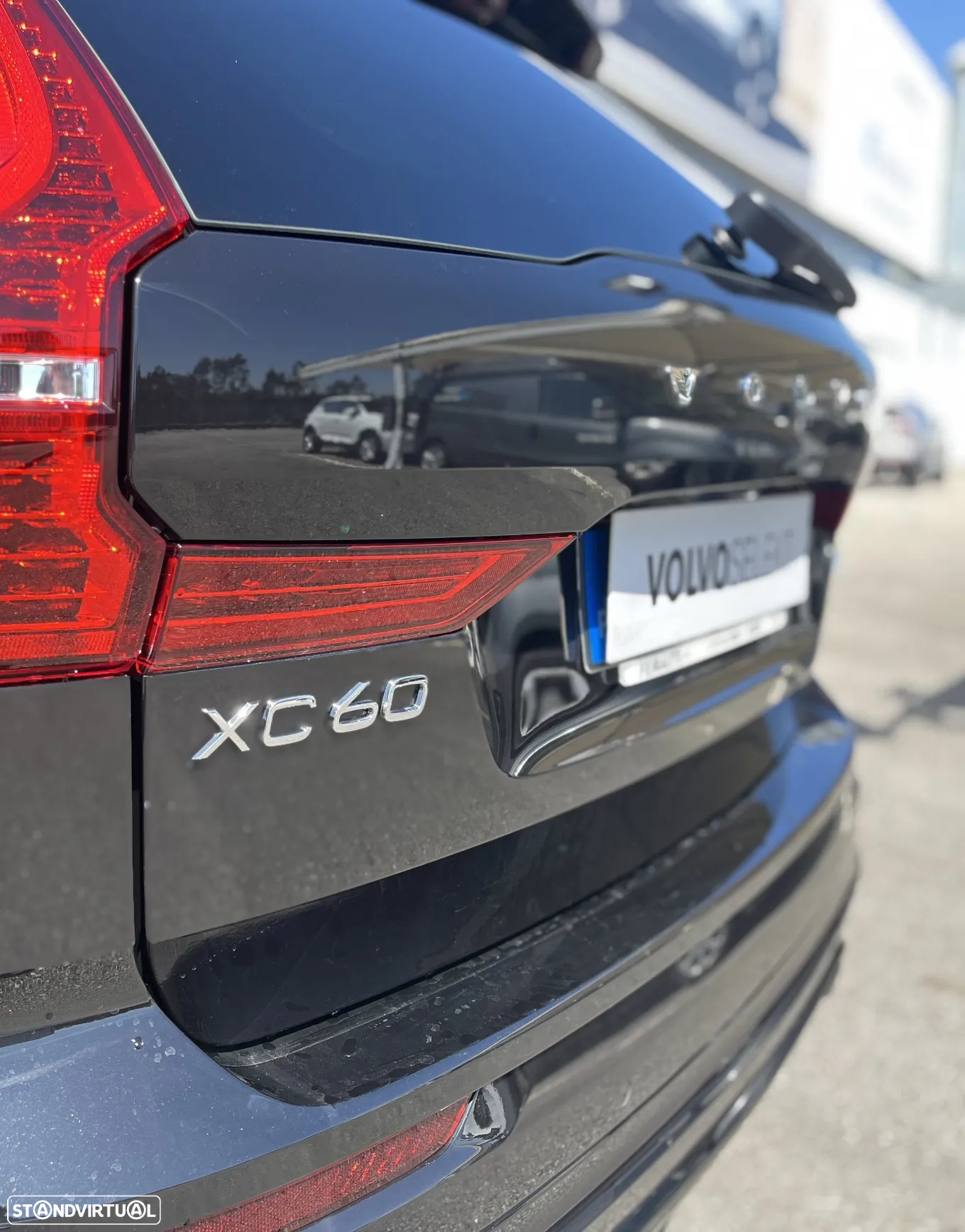 Volvo XC 60 2.0 T6 PHEV Plus Dark AWD - 12