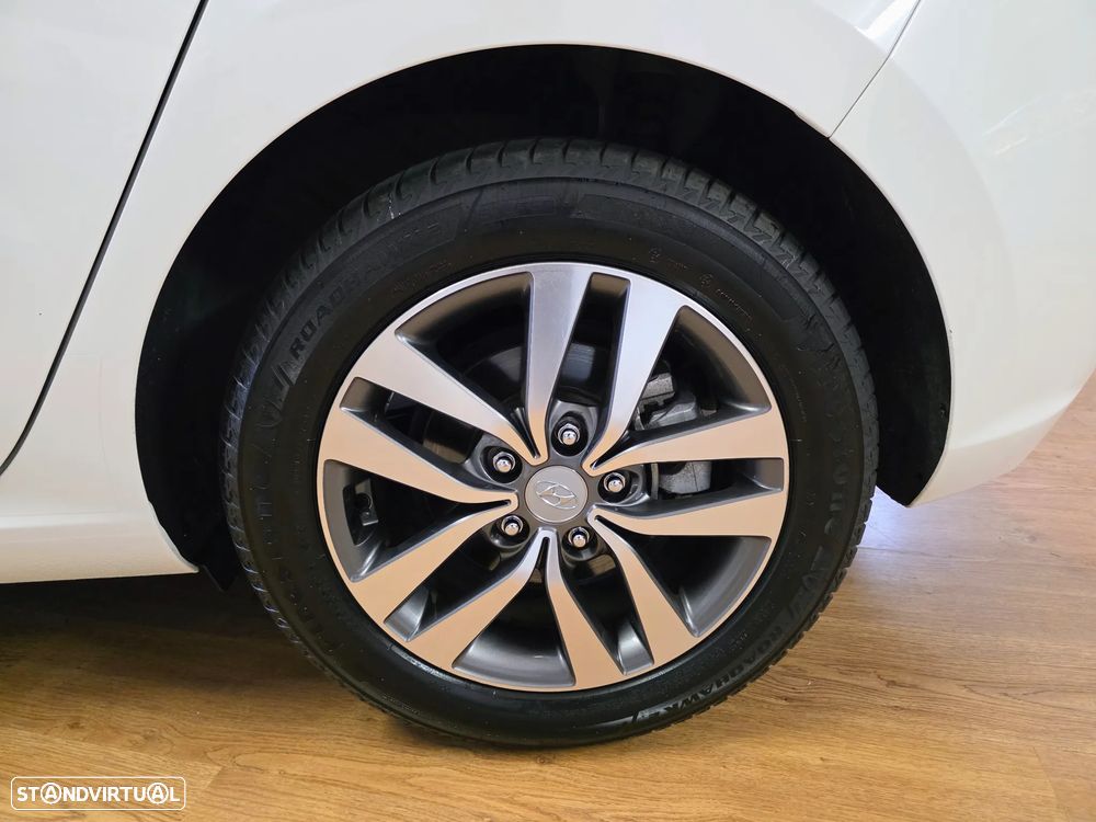 Hyundai i30 1.6 CRDI STyle+Navi - 20
