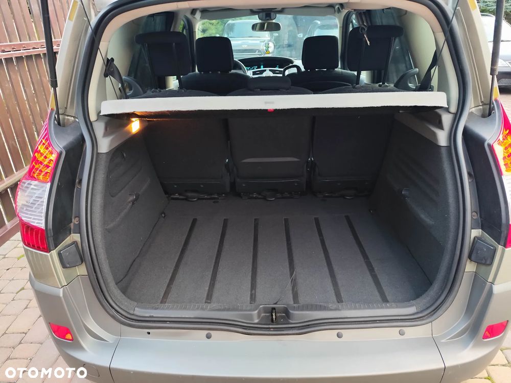 Renault Scenic 1.6 16V Confort Expression - 10
