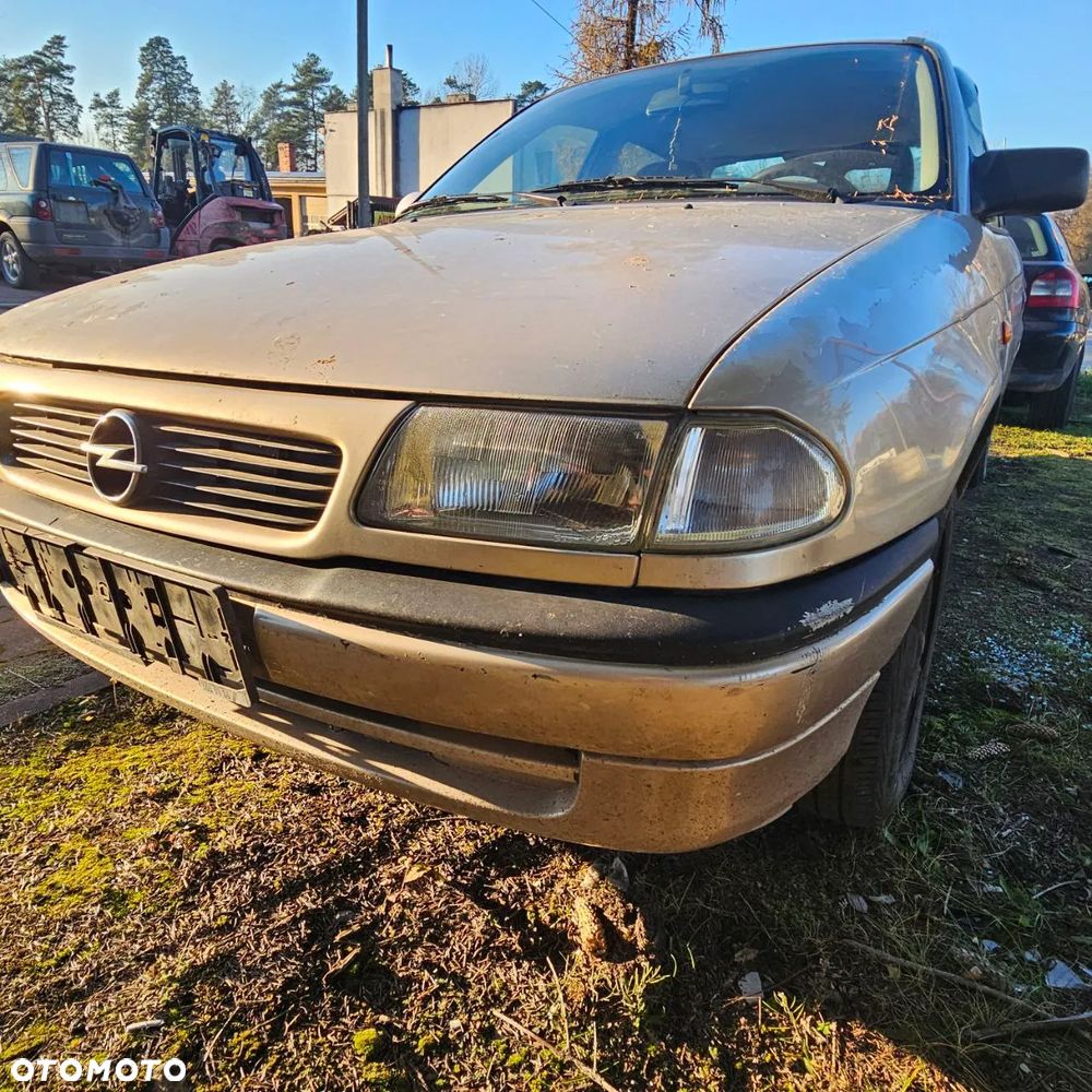 Opel Astra Classic F 1,4 B  (Z489) pojazd na części: maska, zderzak, drzwi, szyby, lusterka, chłodnica - 15