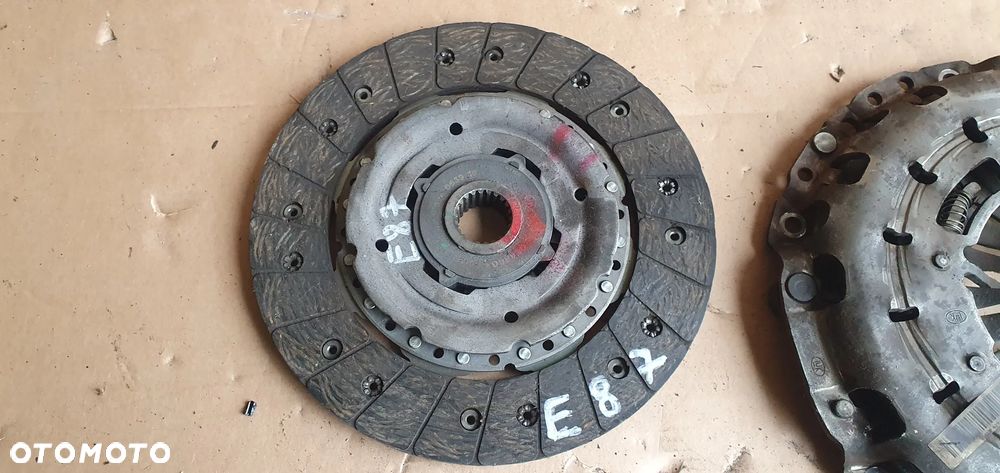 Sprzęgło tarcza docisk LUK BMW 1 E81 E87 2.0D 7615629 7603849 - 2