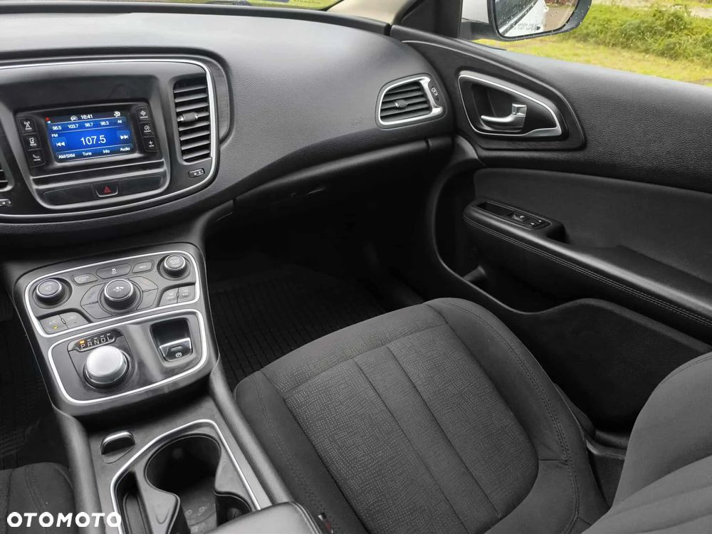 Chrysler 200 - 19