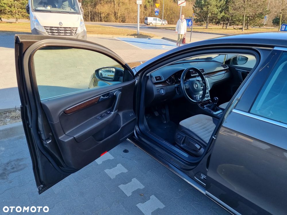 Volkswagen Passat 2.0 TDI Highline - 11