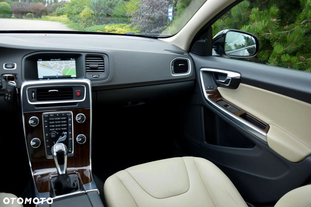 Volvo V60 Cross Country D3 Summum - 21