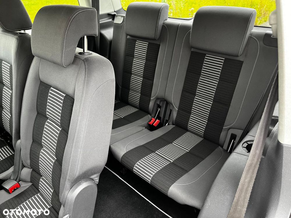 Volkswagen Touran - 25