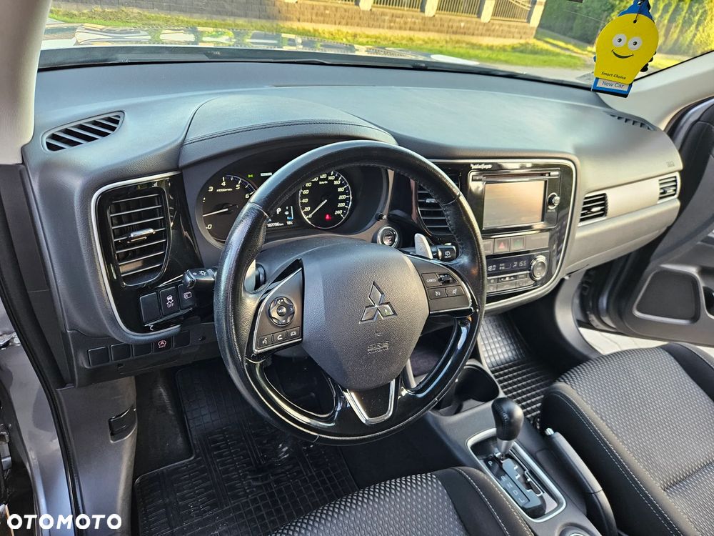 Mitsubishi Outlander 2.0 Intense Comfort 4WD CVT - 19