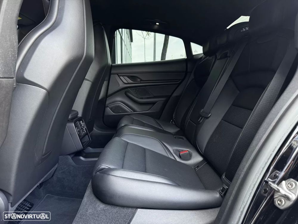 Porsche Taycan 4 - 34