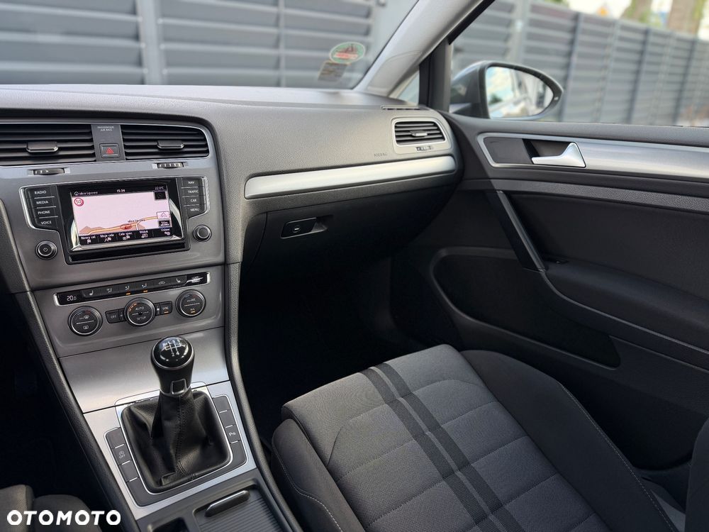Volkswagen Golf 1.2 TSI BMT Comfortline - 14