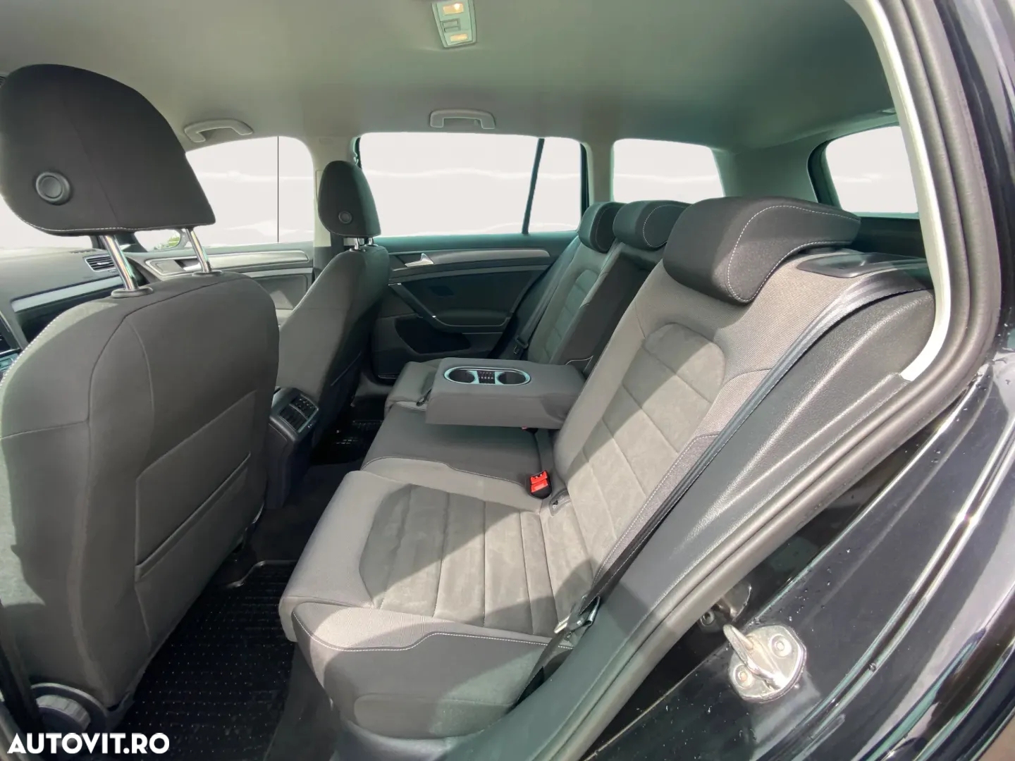 Volkswagen Golf - 6