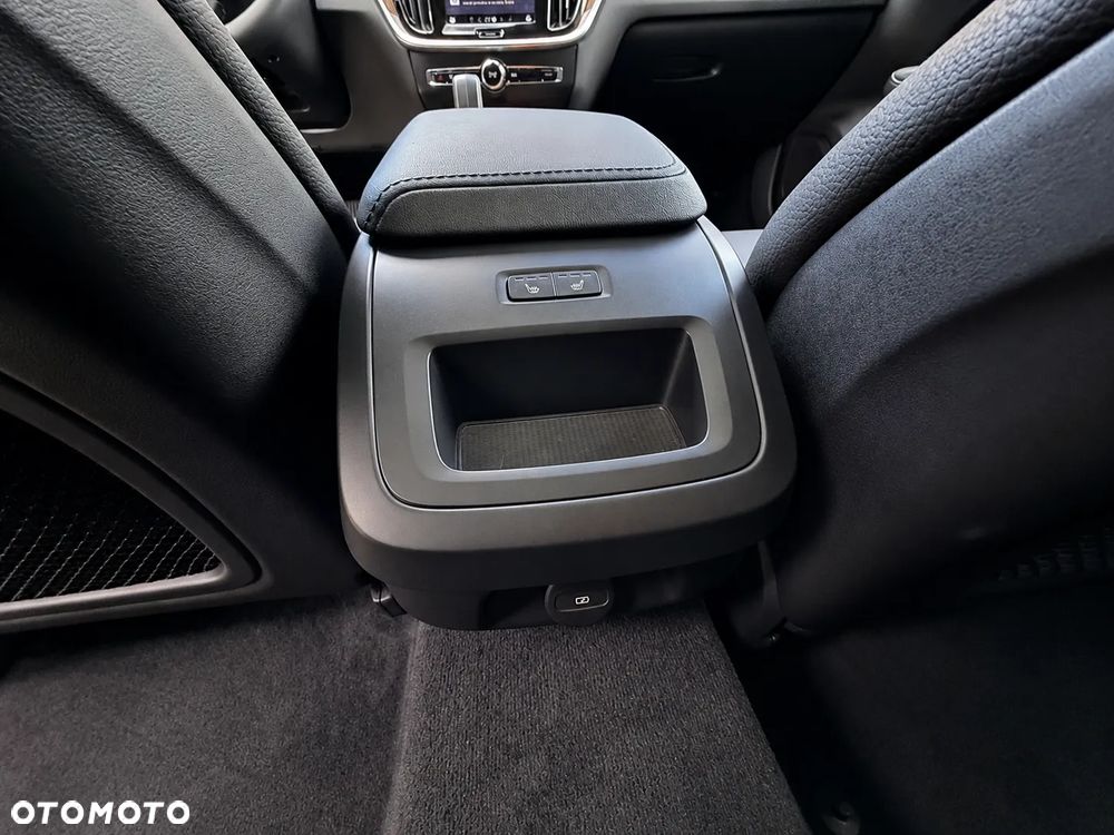 Volvo V60 Cross Country B5 B AWD Plus - 26