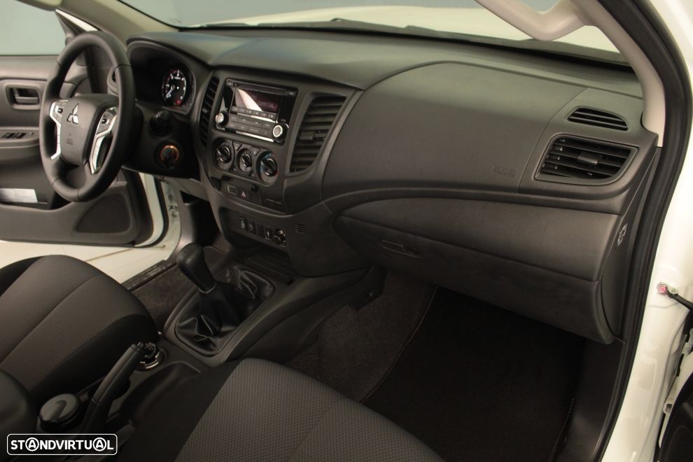 Mitsubishi L200 2.3 DI-D CD Invite 4WD - 11