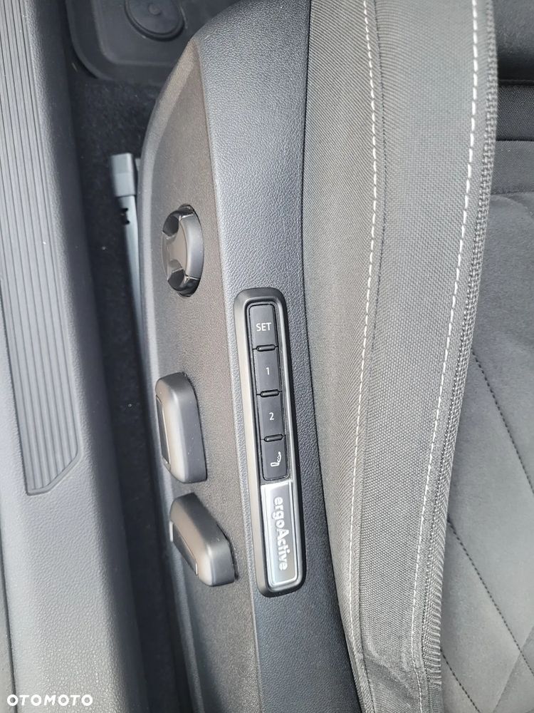 Volkswagen Golf - 25