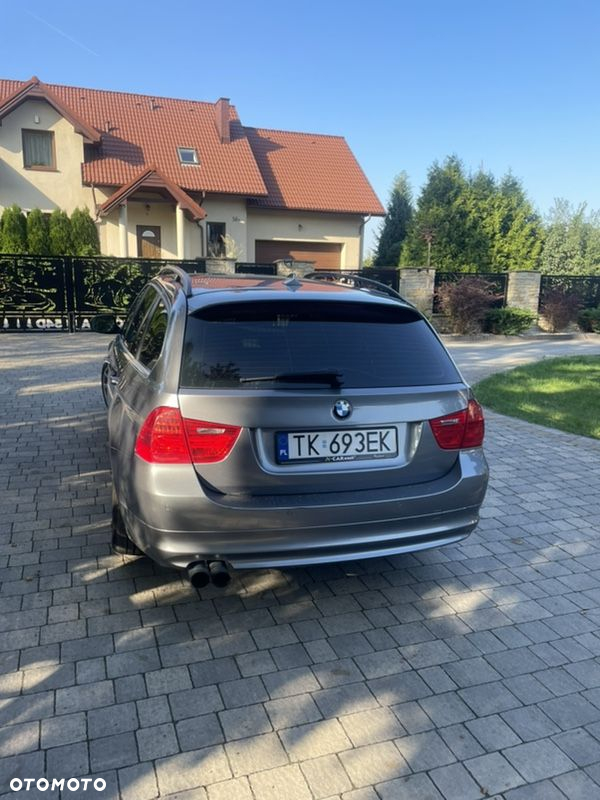 BMW Seria 3 330i Touring - 8