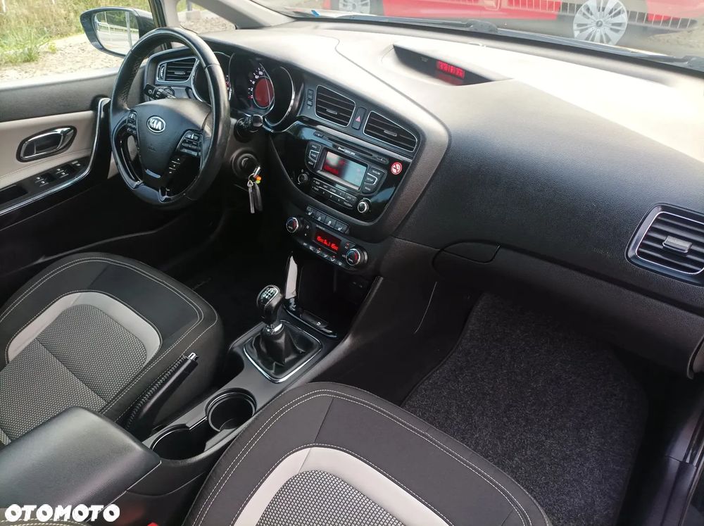 Kia Ceed 1.6 CRDi 128 ISG Platinum Edition - 29