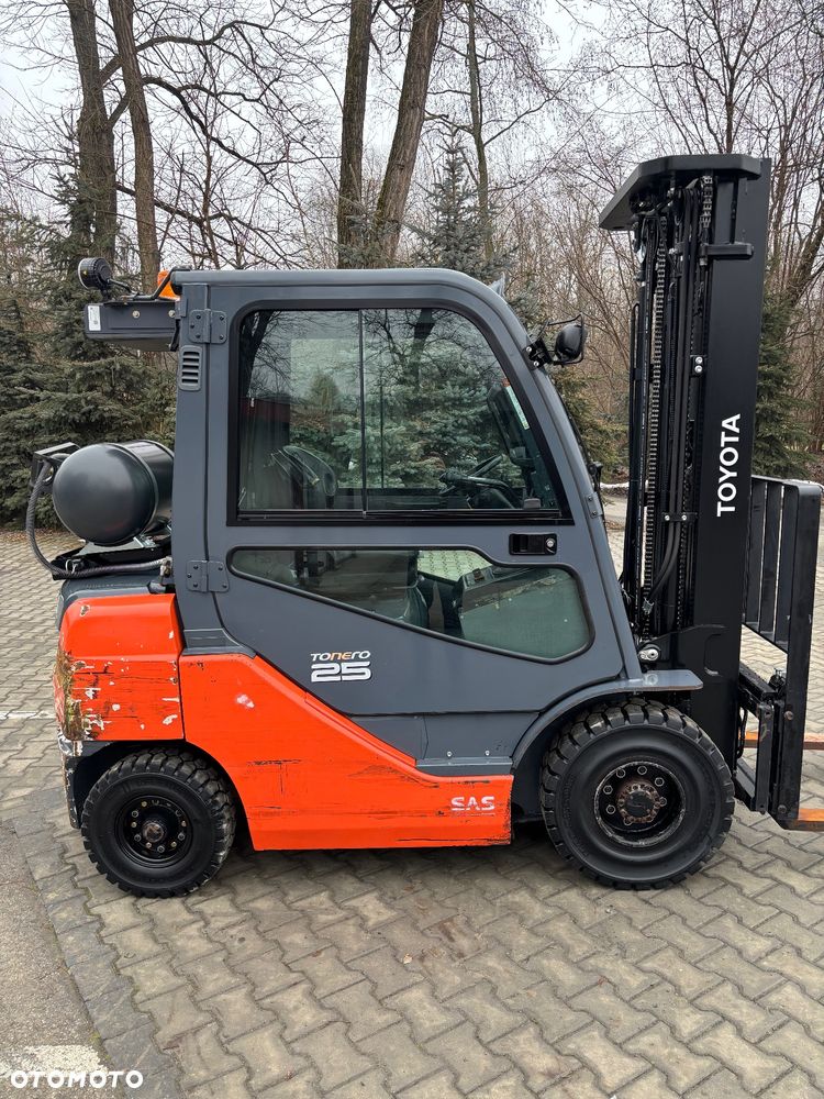 Toyota 8FGF25 GWARANCJA LPG BENZYNA triplex ORGINALNY KLIMA KABINA 49750 NETTO - 1