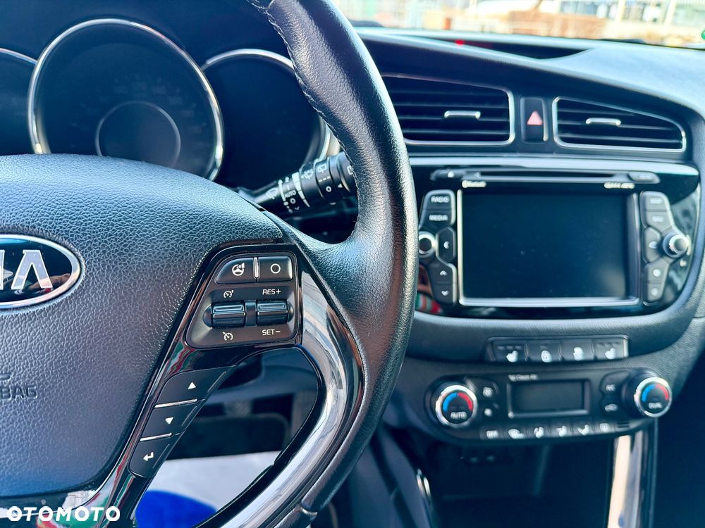 Kia Ceed - 38
