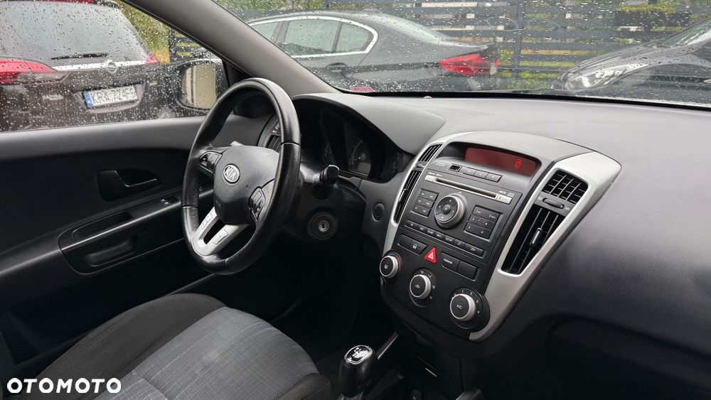 Kia Ceed 1.4 CVVT Attract - 32