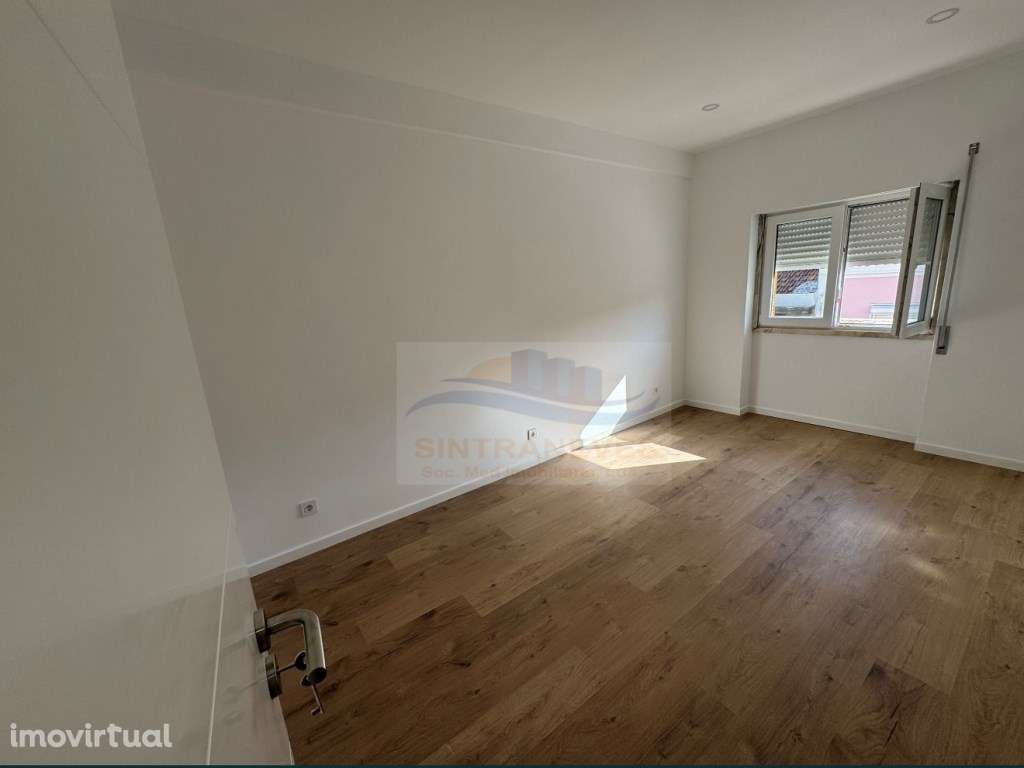 T3 TOTALMENTE REMODELADO - 3.º Andar | 75m² - Grande imagem: 4/10