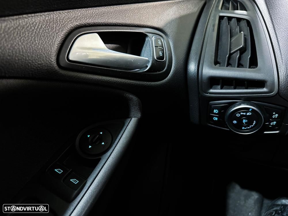 Ford Focus 1.6 TDCi Titanium — fotografia 51