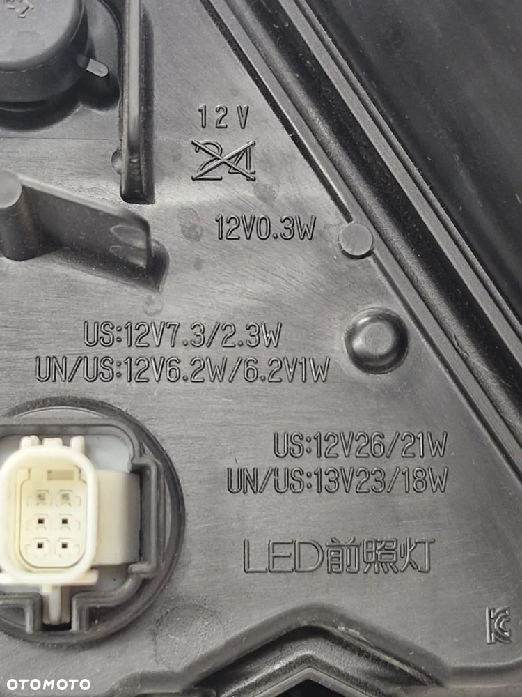 LEXUS NX II LAMPA LEWA/PRAWA KOMPLET - 31