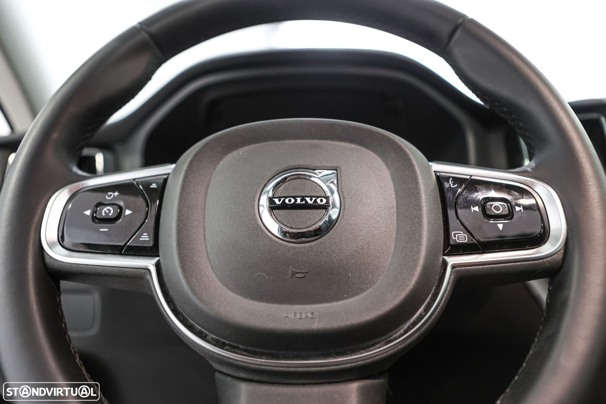 Volvo XC 60 2.0 B4 Plus Dark - 38