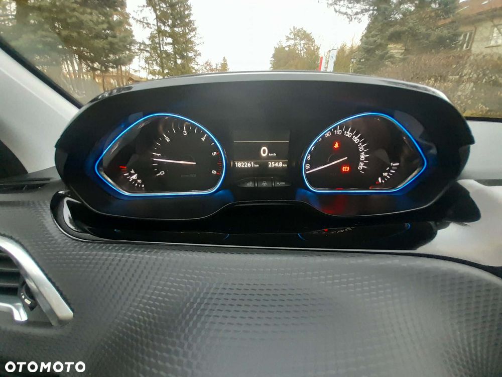 Peugeot 2008 1.5 BlueHDi Allure - 19