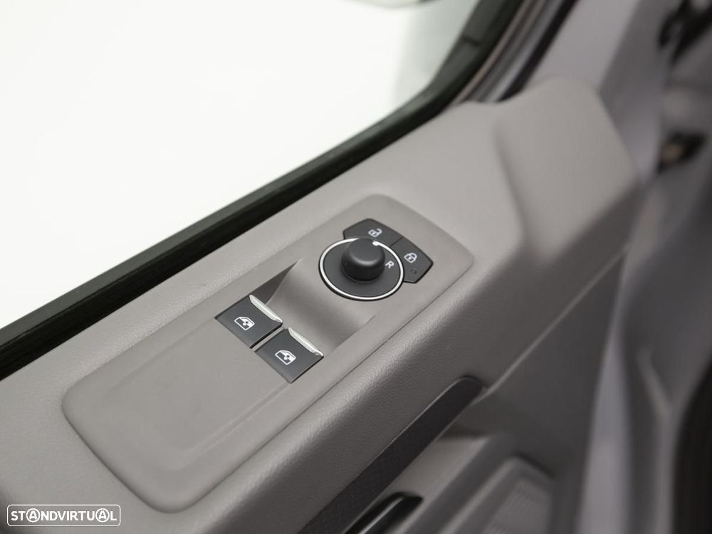 VW Caravelle - 16