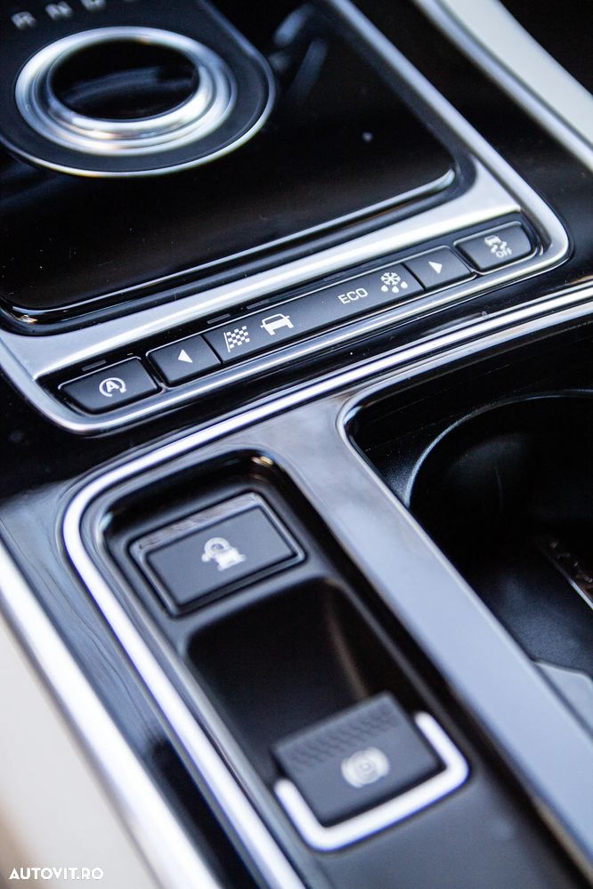 Jaguar XF 35t RWD Prestige - 27