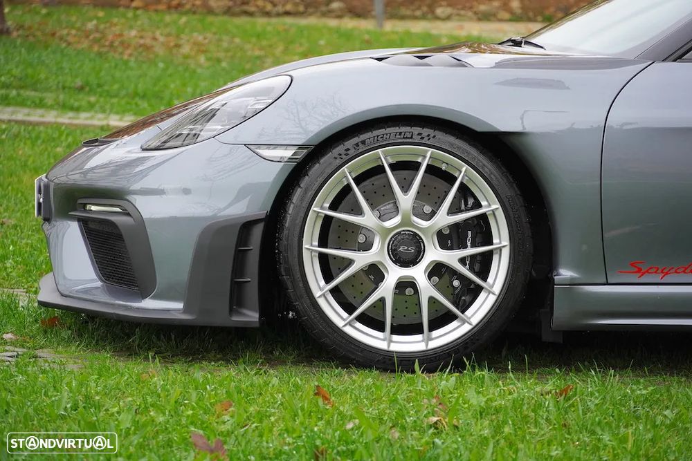 Porsche 718 Spyder RS - 4