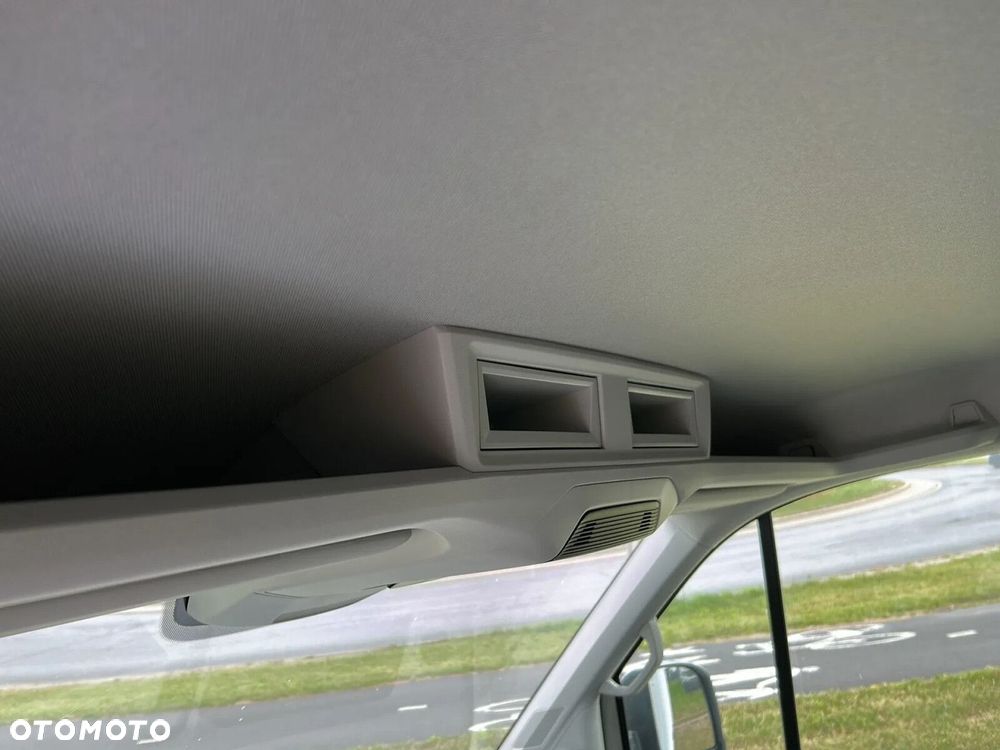 Volkswagen Crafter KONTENER MEBLOWY+WINDA/AUTOMAT/35 Podwozie z pojedynczą kabiną 2,0 l 163 KM manual r. o.: 4490 mm - 31