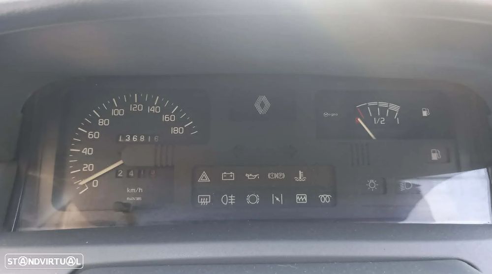 Renault Clio 1.2 RN - 12