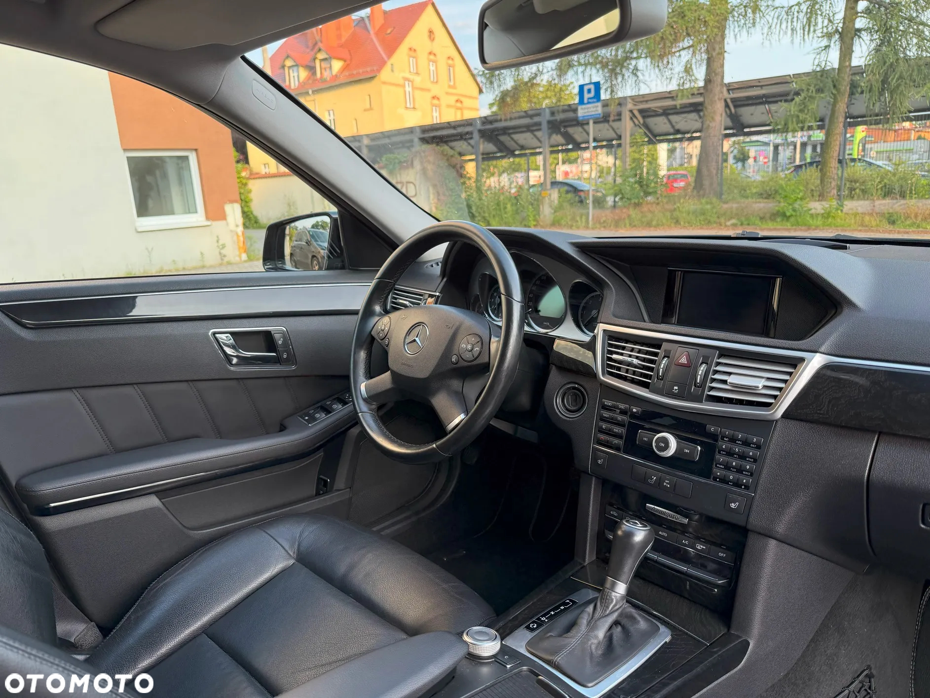 Mercedes-Benz Klasa E 220 T CDI DPF BlueEFFICIENCY Automatik Avantgarde - 16