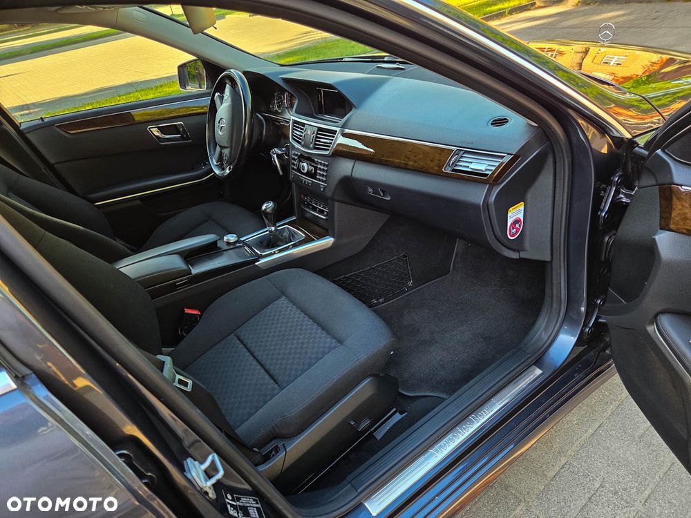Mercedes-Benz Klasa E 200 CGI BlueEFFICIENCY - 10