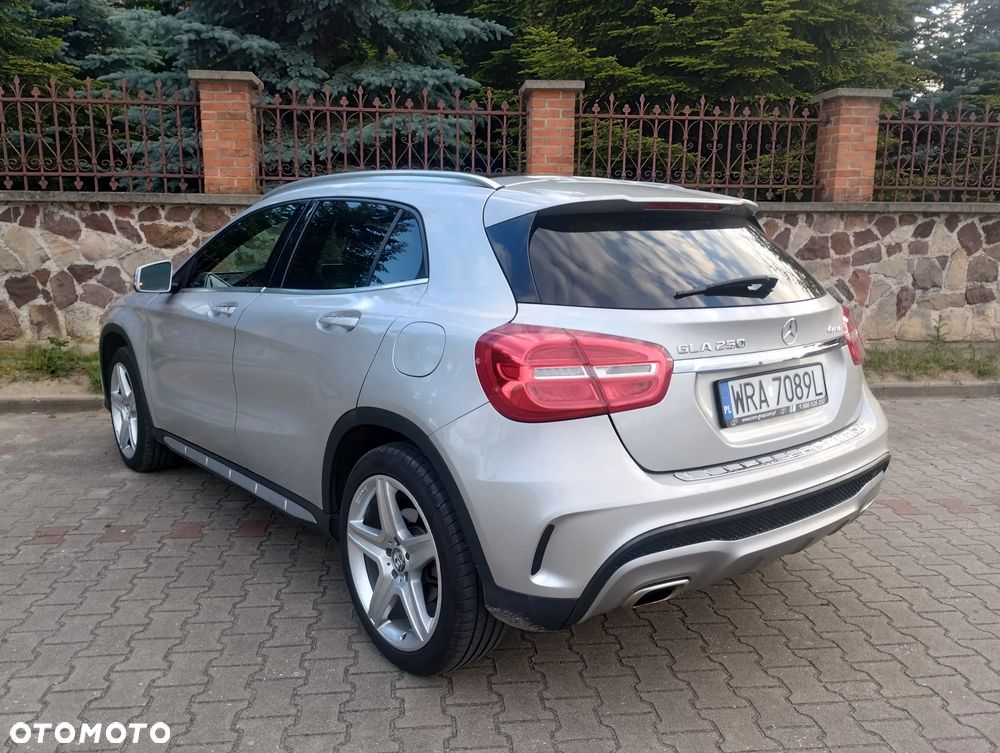 Mercedes-Benz GLA 250 4-Matic AMG Line - 15