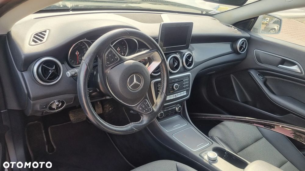Mercedes-Benz CLA 200 d 7G-DCT UrbanStyle Edition - 35
