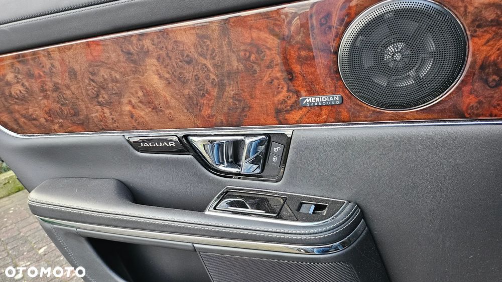 Jaguar XJ 3.0 T AWD LWB Premium Luxury - 18