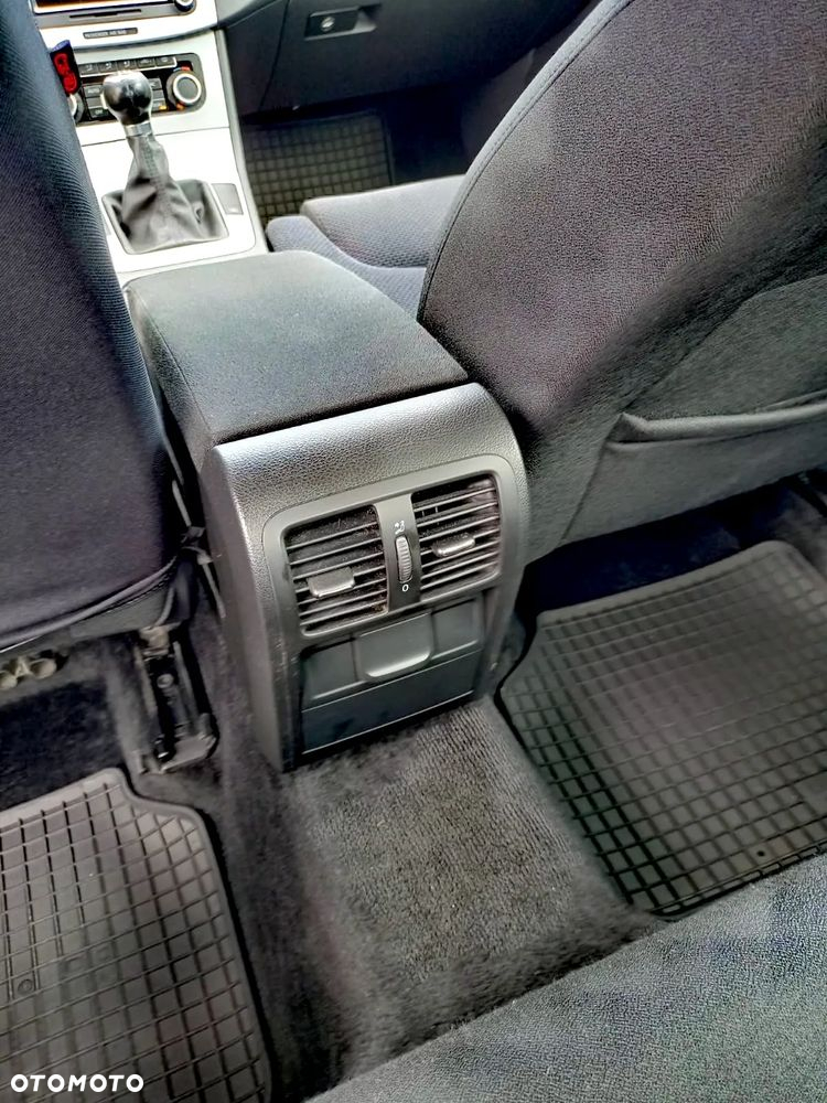 Volkswagen Passat 2.0 TDI Comfortline - 14