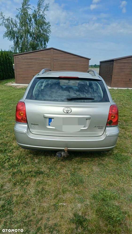 Toyota Avensis - 2
