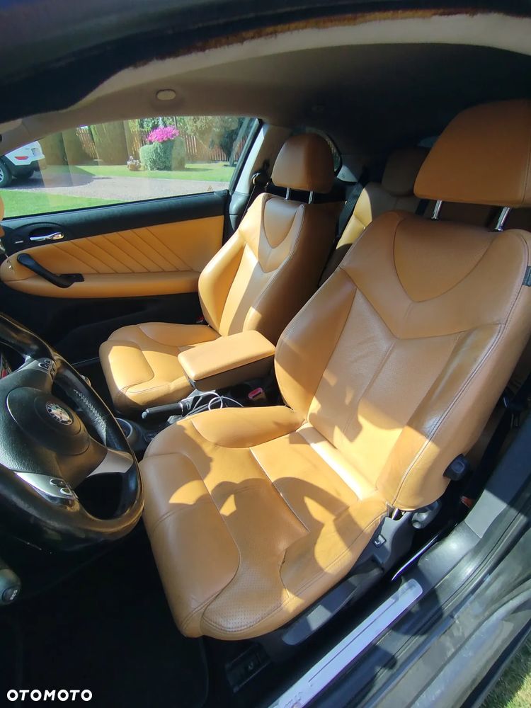 Alfa Romeo GT 1.9JTD 16V Distinctive - 14